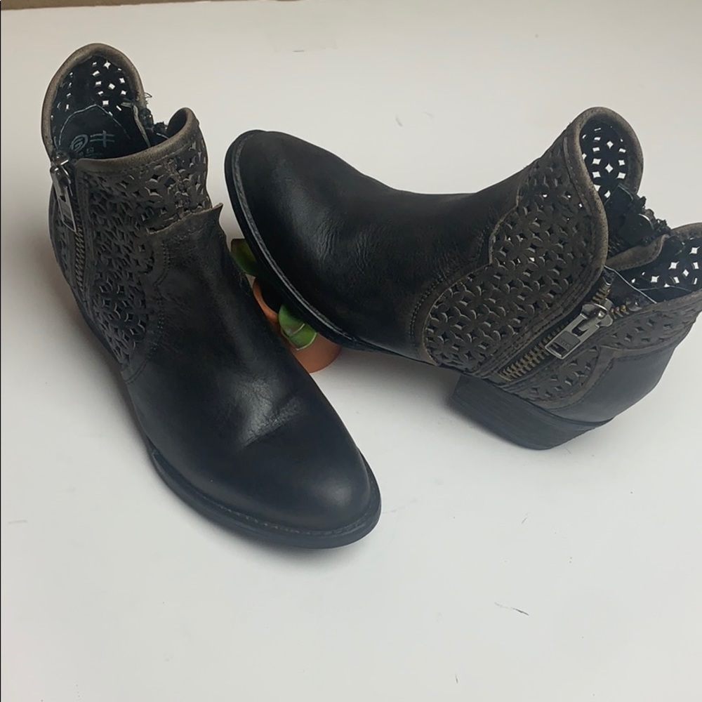 Circle G Corral Laser Cut Booties Size 8